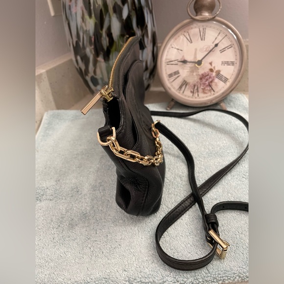 Tory Burch Bombe Black Leather Crossbody with Gold Chain Accents - Picture 4 of 14